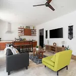 Casa Laura - - Private Townhome For 6 Guest - 3 Bedrooms - 5 Beds- Restaurant Walking Distance * Tulum