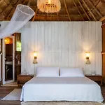 Beautiful 5 Bedroom Beachfront Villa