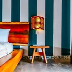 Downtown Studio Rooftop Paradise-Private Balcony