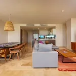 Beachfront 3Br Escape With Rooftop Sea Tankah Bay