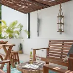 Casa Laura - - Private Townhome For 6 Guest - 3 Bedrooms - 5 Beds- Restaurant Walking Distance *