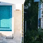 Luxe Penthouse With Rooftop Pool And Grill