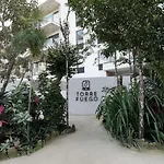 Contemporary Condo Central & Well-Located