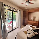 Apartamento Jungle Gem With Swim-up Pool & Easy Paved Access *