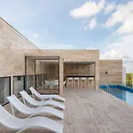 Brand New Studio With King Bed And Rooftop Pool