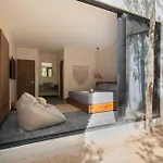 Twelve O\'Clock - Luxury Villas