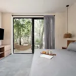 Twelve O\'Clock - Luxury Villas