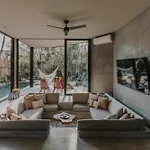 Media Luna Boho Chic E11 Pvt Pool Concierge