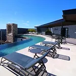 Luxurious 2br In With Breathtaking Views *