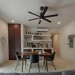 Charming Getaway In Prime Location *
