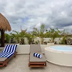 Penthouse Private Rooftop Terrace With Jacuzzi *