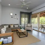 Penthouse Private Rooftop Terrace With Jacuzzi Apartment *