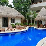 Penthouse Condo Private Rooftop Terrace With Jacuzzi