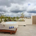 Penthouse Private Rooftop Terrace With Jacuzzi *