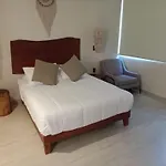 Incredible 3Br House For 6, Pool, Near Beach