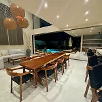 Erze 4 Bedrooms And Private Pool
