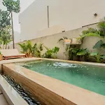 Niña Bonita Kukulkan Road Villa *
