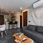 Casa Baay - Private 17 Bedroom House, 34 Pax, Rooftop&Pool + Concierge