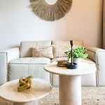 Luxury Penthouse, Private Pool, King Suites