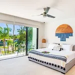 With Pool View Balcony In Veleta *