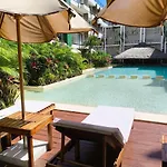 New Bamboo Bakal 1 Pool And Relaxation *