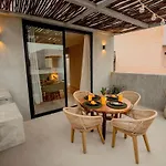 Luxury-8 Min To Beach-private Jacuzzi & Pool Apartamento