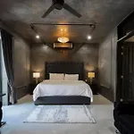 Casa Halo - Mansion, Nightclub, Pool, Sonos, Gated, Staff