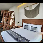 Iik Apartahotel *