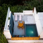 Two Level Penthouse W Rooftop Pool And Sunset