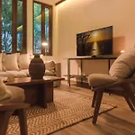 K\'Uyen Boutique Hotel