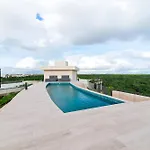 Stylish Loft With Pool Access Apartamento
