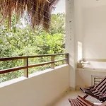 Spacious Penthouse With Private Rooftop & Jacuzzi Apartamento