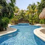 Spacious Penthouse With Private Rooftop & Jacuzzi Tulum