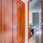 Luxurious Oasis Jacuzzi With Art Gallery And Pool Apartamento