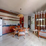 Luxurious Oasis Jacuzzi With Art Gallery And Pool Apartamento