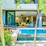 Apartamento Luxurious Oasis Jacuzzi With Art Gallery And Pool