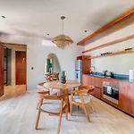 Luxurious Oasis Jacuzzi With Art Gallery And Pool Tulum
