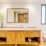 Luxurious Oasis Jacuzzi With Art Gallery And Pool
