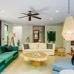 Luxurious Oasis Jacuzzi With Art Gallery And Pool Apartamento
