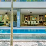 Luxurious Oasis Jacuzzi With Art Gallery And Pool