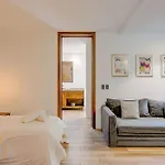 Luxurious Oasis Jacuzzi With Art Gallery And Pool Apartamento