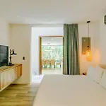 Luxurious Oasis Jacuzzi With Art Gallery And Pool
