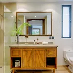 Luxurious Oasis Jacuzzi With Art Gallery And Pool Tulum