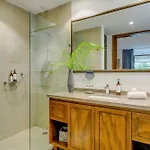 Luxurious Oasis Jacuzzi With Art Gallery And Pool Apartamento