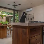 Jungle Apt, Private Pool & Security 24 Apartamento