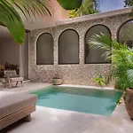 Jungle Apt, Private Pool & Security 24 *