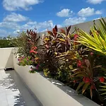 Spacious Penthouse With Private Rooftop & Jacuzzi *