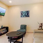 Spacious Penthouse With Private Rooftop & Jacuzzi Apartamento