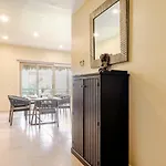 Apartamento Spacious Penthouse With Private Rooftop & Jacuzzi