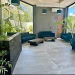 Studio Close To The Beach Quiet Modern Laundry Roof Top Pool